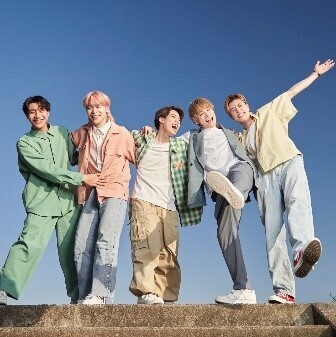 樟葉駅前広場活用第4回実証実験 異国のナイトマーケットを彷彿とさせる屋台グルメや雑貨が約40店舗揃います。「くずは夜市 ヨイノクチ」を開催