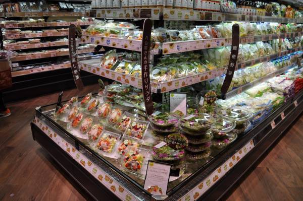 ライフ300店舗目となる「セントラルスクエアららぽーと門真店」がついにオープン！～対面販売やオリジナル商品が充実でお買い物の楽しさをお届け～