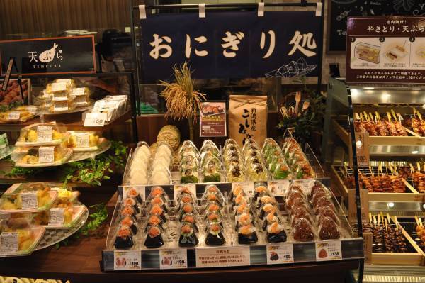 ライフ300店舗目となる「セントラルスクエアららぽーと門真店」がついにオープン！～対面販売やオリジナル商品が充実でお買い物の楽しさをお届け～