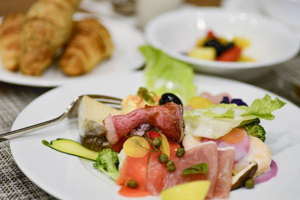 ホテル アゴーラ リージェンシー 大阪堺　公式サイトリニューアル記念　朝食無料プランを販売