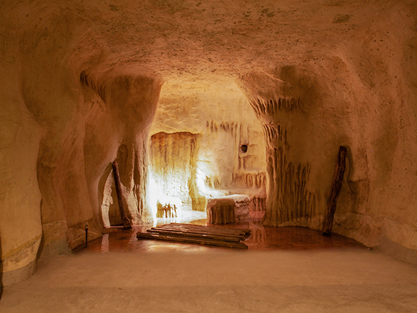 【備品追加】荻窪スタジオのニュースセットに照明を追加