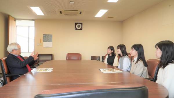 大阪国際大学「鹿野ちゃれっじ」鳥取市長からの感謝状の受領について宮本学長へご報告