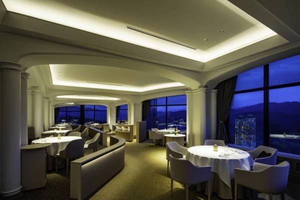 【リゾナーレトマム】メインダイニング「OTTO SETTE TOMAMU」にて夏限定のディナーコースを提供～蟹や雲丹など北海道ならではの味覚で堪能できる全8品～│期間：2023年6月1日～8月31日