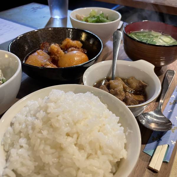 目黒【驚きの牛ホルモン煮込】「牛ホル食堂龍山」がオープン！