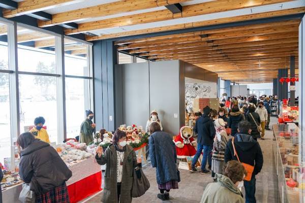 【北海道 東川町】12月9,10日に大規模クリスマスマーケット開催。合計84の家具クラフト、飲食、雑貨のお店が勢ぞろい！