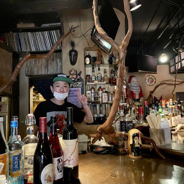 【レコード7000枚】大久保伝説のソウルバーに昼呑み丼「ロックオン」がオープン！