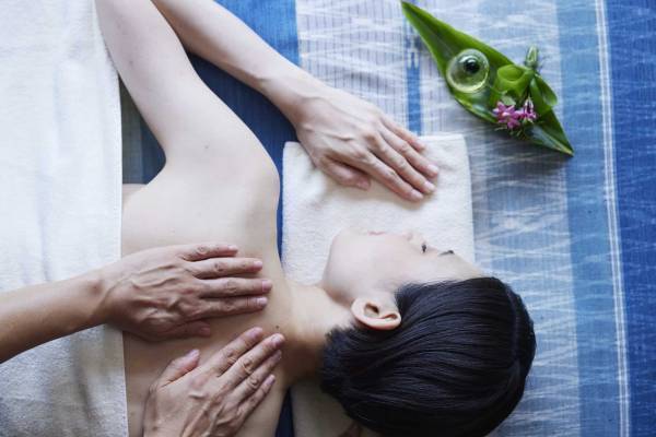 【星のや竹富島】早朝の静かな海での浮遊浴や食事、スパで安らぎの時間を過ごす「海（イン）ぬククルムチ」を提供 ～珊瑚礁の海で深く癒される夏の朝活～｜期間：2023年7月1日～9月30日
