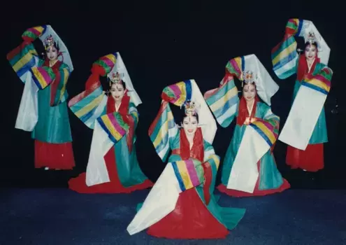 アジア各国の民族芸能伝承者が集結　黛民族舞踊団『2023アジア民族舞踊交流会』2015年以来20回目の開催　カンフェティでチケット発売