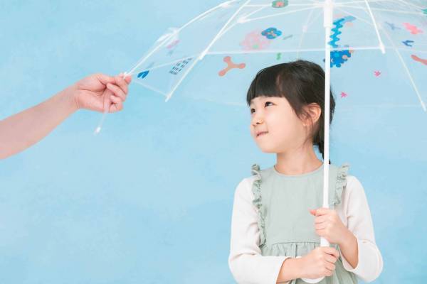 【軽井沢星野エリア】梅雨の時期に空を見上げたくなるイベント「軽井沢アンブレラスカイ 2023」を開催～ライトアップされた「傘のアーケード」にシャボン玉 ＆ 装飾に使用した傘をリサイクルする取り組みを開始～ 期間：2023 年6月2日～7月9日