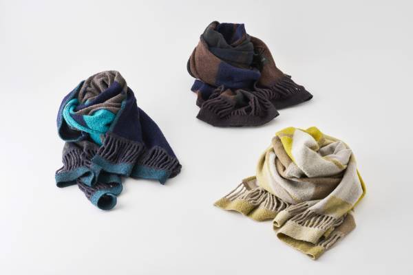 良質な読書時間を演出する「AIMA」ブランドの新商品「“本をまとう”ブランケット」を発売 ― 伝統工法『丸編み』にこだわった「nitorito（ニトリト）」made in YONEZAWAとコラボレーション ―