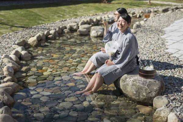 【界 アルプス】信州の豊かな水に育まれた伝統工芸『松崎和紙』で水うちわづくり体験を開催～職人、生産者と行うご当地文化体験「手業(てわざ)のひととき」3年目に突入～｜期間：2023年4月1日～7月20日