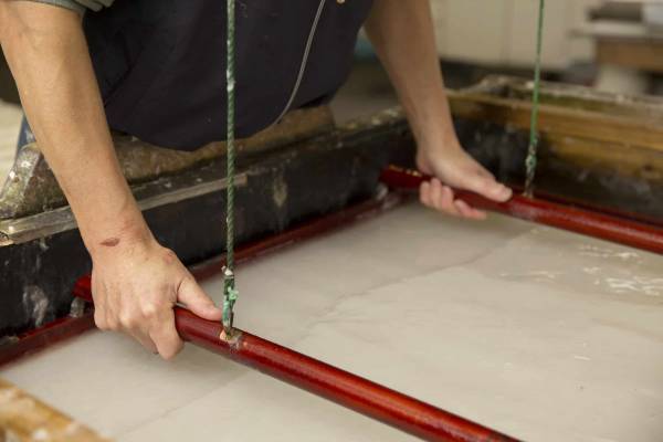 【界 アルプス】信州の豊かな水に育まれた伝統工芸『松崎和紙』で水うちわづくり体験を開催～職人、生産者と行うご当地文化体験「手業(てわざ)のひととき」3年目に突入～｜期間：2023年4月1日～7月20日