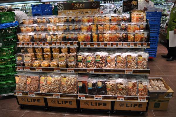 宝塚市内初出店！毎日のお買い物にぴったりの幅広い品ぞろえで宝塚エリアのお客様に「ライフらしさ」をお届け！　3/15（水）、「ライフ宝塚中山寺店」がオープン