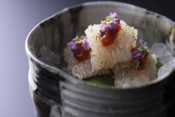 【星のや京都】京都の夏を代表する鱧をさまざまな調理法で味わい尽くす「奥嵐山の鱧（はも）会席」提供 ～大堰川（おおいがわ）にせり出した「嵐峡の納涼川床（かわゆか） 」で楽しむ特別会席～｜期間：2023年7月1日～31日