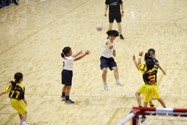 【ジークスター東京】日本リーグのホーム戦会場でプレーする小学生ハンドボールチームを募集！