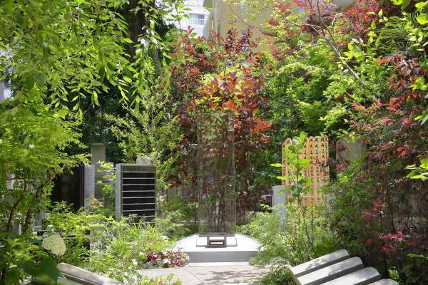 アンカレッジ、合葬型墓地サービスでお墓選びの課題を解決