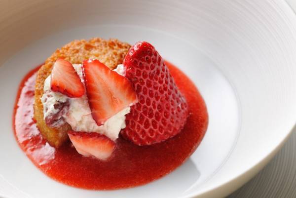 【奥入瀬渓流ホテル】フレンチレストラン「Sonore(ソノール)」春限定メニューを提供 ～アスパラガスや鮪など青森の春を代表する味覚を味わう特別な食体験～ ｜期間：2023年4月14日～7月11日