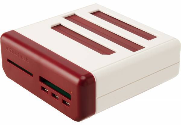 1台で11機種のレトロゲームカセットに対応した『レトロフリーク』の 特別カラー版が数量限定で登場！