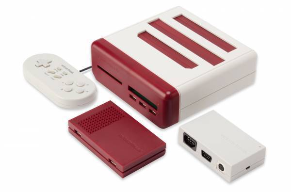 1台で11機種のレトロゲームカセットに対応した『レトロフリーク』の 特別カラー版が数量限定で登場！