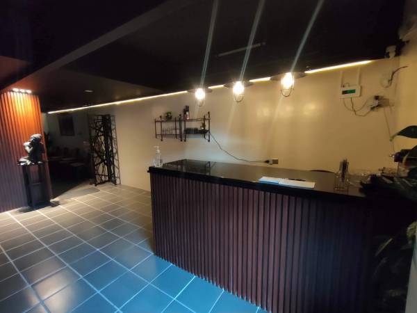 リジョブが運営する『咲くらプロジェクト』の現地パートナー、 NPO法人アクション代表：横田氏が、当プロジェクト卒業生の就業先としてスパを開業