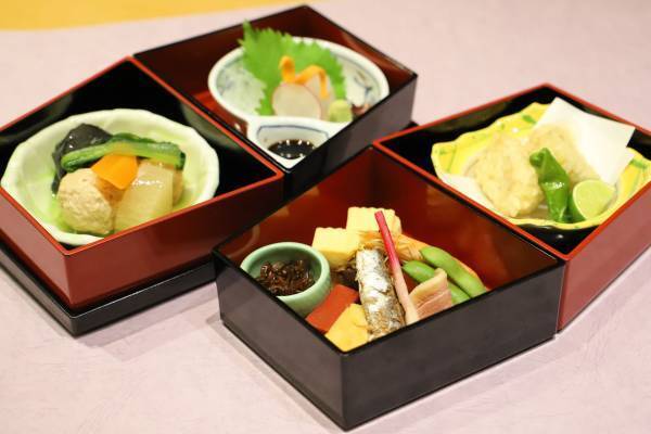 【西明石ホテルキャッスルプラザ】兵庫県明石市の日本料理店「赤石」、秋冬の極上ふぐを贅沢に味わう「ふぐ釜めし御膳」を提供