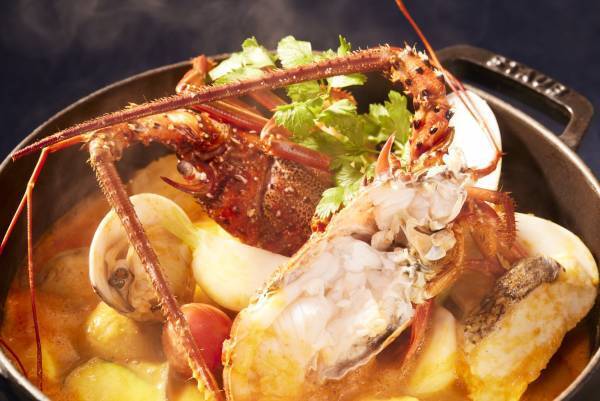 【リゾナーレ熱海】～大漁旗と同じデザインの手ぬぐいが新たに登場～本格的な漁体験に挑戦し、イセエビを存分に味わう宿泊プラン「漁ガールステイ ～イセエビ編～」販売｜期間：2023年3月11日～5月6日の毎週土曜日から1泊2日