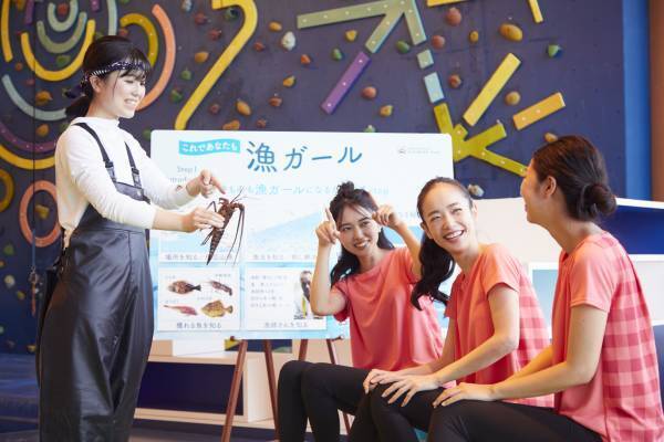 【リゾナーレ熱海】～大漁旗と同じデザインの手ぬぐいが新たに登場～本格的な漁体験に挑戦し、イセエビを存分に味わう宿泊プラン「漁ガールステイ ～イセエビ編～」販売｜期間：2023年3月11日～5月6日の毎週土曜日から1泊2日