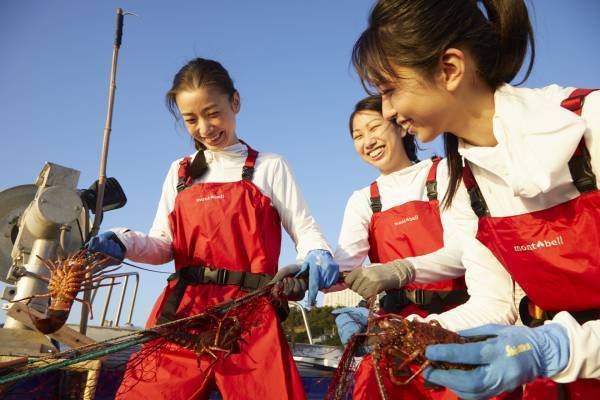 【リゾナーレ熱海】～大漁旗と同じデザインの手ぬぐいが新たに登場～本格的な漁体験に挑戦し、イセエビを存分に味わう宿泊プラン「漁ガールステイ ～イセエビ編～」販売｜期間：2023年3月11日～5月6日の毎週土曜日から1泊2日