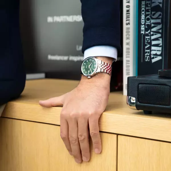 レイモンド・ウェイルが『フリーランサー』を7月21日に発売