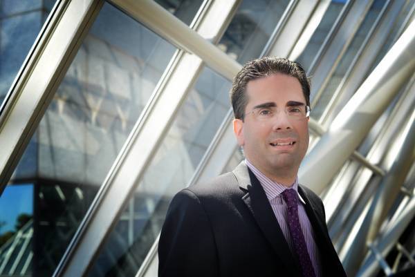 「トラウマ」の正体から実践的な対処法まで。レディー・ガガ、トミー・ヒルフィガー、キム・カーダシアンら数々の著名人が信頼を寄せる精神科医が「トラウマ」を徹底解明