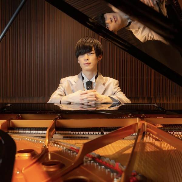 【リゾナーレトマム】「旅するLovePiano」5カ所目となるリゾナーレトマムでオープニングイベントを実施しました～ゲレンデの中腹に位置する「ホタルストリート」でピアノを生演奏～｜実施日：2023年3月1日