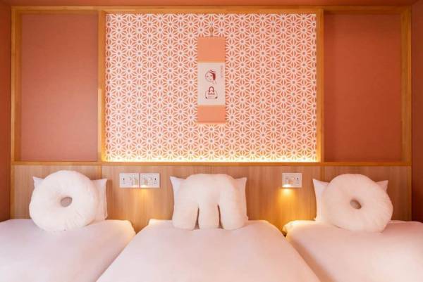 【OMO5京都祇園】1日1室限定！べっぴんさんになるレトロかわいい客室「よーじやべっぴんルーム」2023年2月1日誕生～テンションあがる「街ナカ」ホテル「OMO（おも）」×化粧品・化粧雑貨ブランド「よーじや」 初のコラボレーションルーム～｜宿泊期間：2023年2月1日～5月23日