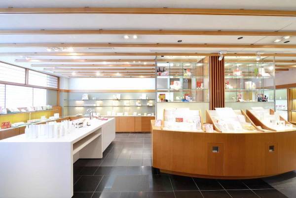 【OMO5京都祇園】1日1室限定！べっぴんさんになるレトロかわいい客室「よーじやべっぴんルーム」2023年2月1日誕生～テンションあがる「街ナカ」ホテル「OMO（おも）」×化粧品・化粧雑貨ブランド「よーじや」 初のコラボレーションルーム～｜宿泊期間：2023年2月1日～5月23日