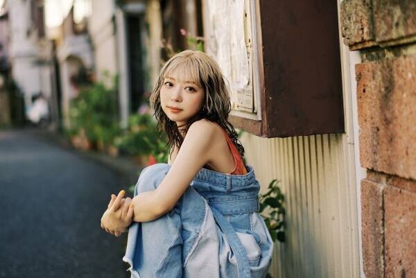 竹内アンナ、新曲『たぶん、きっと、ぜったい』MVを公開！～10代の夏の想い出が蘇るノスタルジックな映像に～