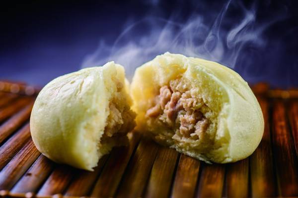 【近畿圏ライフ】2023年も進化が止まらない冷凍食品にライフのプライベートブランドから“また”新商品が誕生！鹿児島県産黒豚を使用した「ライフプレミアム　ふっくらジューシー肉まん」を新発売