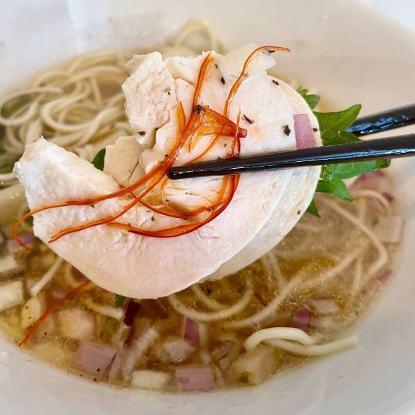 鎌倉【人気の間借りラーメン】「鎌倉だし工房 絹と小麦」が実店舗をオープン