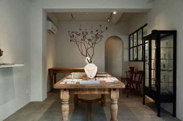 シンプルなデザインと自由な楽しみ方のできるブライダルジュエリーブランド《カオリヤマモト 》がデビュー