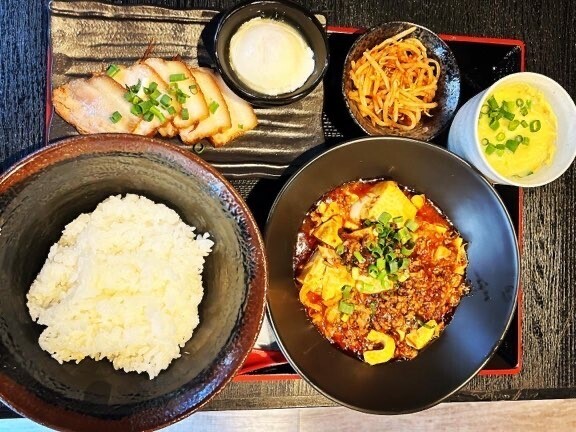 満腹中枢崩壊の麻婆豆腐専門店!「空腹麻婆」が立川南にオープン!!