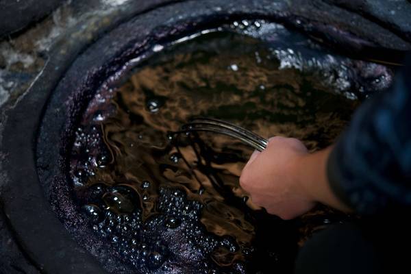 【界 鬼怒川】200年の歴史を継ぐ「黒羽藍染」の若手職人による工房ツアーを開催～伝統工芸の技を体験、世界に1つだけの手ぬぐい作成～｜期間：2023年3月1日～2024年2月20日