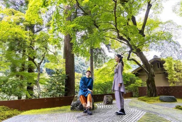 【星のや京都】春の陽気に包まれながら贅沢に過ごす滞在プログラム「嵐峡の麗春（れいしゅん）滞在」を開催～平安貴族風の滞在着を纏い、優雅に春を感じる～｜期間：2023年4月10日～5月4日