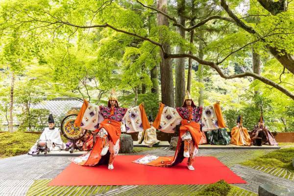 【星のや京都】春の陽気に包まれながら贅沢に過ごす滞在プログラム「嵐峡の麗春（れいしゅん）滞在」を開催～平安貴族風の滞在着を纏い、優雅に春を感じる～｜期間：2023年4月10日～5月4日