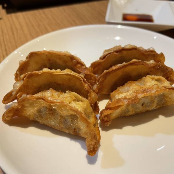 【居酒屋・ラーメン・占い・ギター・婚活】まさしく「異空館」が新大久保にオープン！