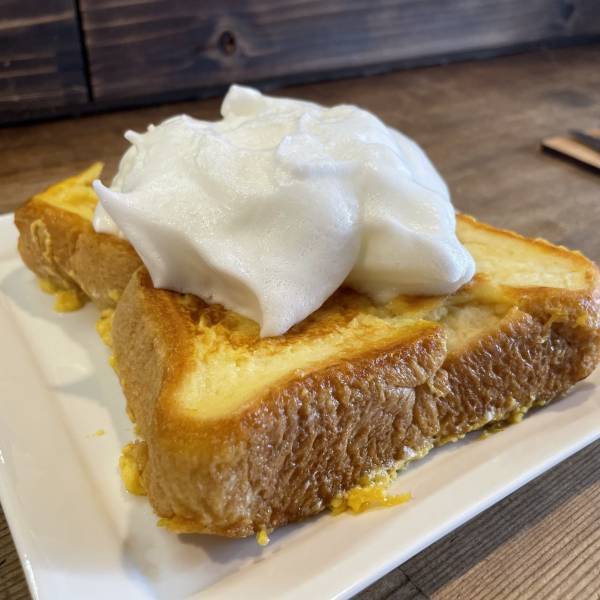 「クロとシロ」が神田に移転オープン！ミスタースフレ日野澤さんのスフレオムライスがパワーアップして登場！