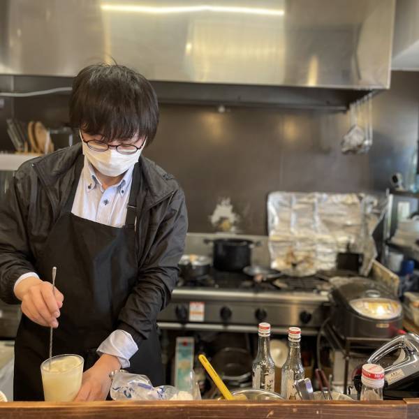 「クロとシロ」が神田に移転オープン！ミスタースフレ日野澤さんのスフレオムライスがパワーアップして登場！