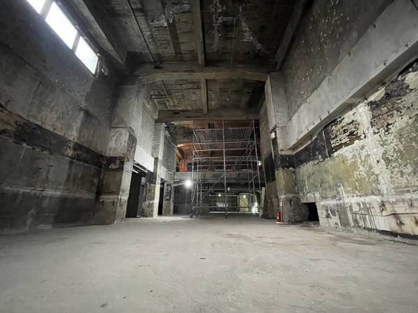 天高6.5m！まるで秘密基地のような元サウナの巨大完全スケルトン物件がテナント募集開始！