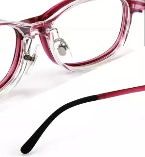 フードの着脱が可能な花粉対策メガネ 全国のパリミキで発売中