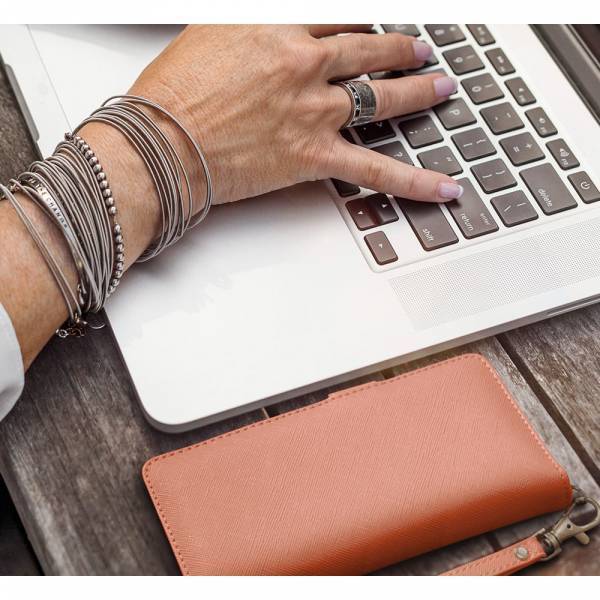 定番商品をブラッシュアップ！「Google Pixel 7a」専用手帳ケースを発売！