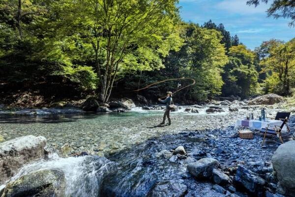 【星のや富士】オリジナルのフライを作成し、夏の渓流釣りを楽しむ「グラマラスフィッシング」実施 ～深緑の中で堪能するブランチも提供～｜期間：2023年7月1日～9月30日