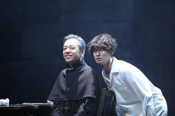 板尾創路と松田凌が「誰も観たことがない舞台」に挑む！甲斐さやか作・演出『聖なる怪物』開幕