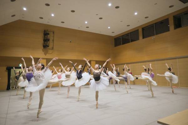 バレエ「えんとつ町のプペル」 「自信をもって『素晴らしい！』と全員で叫べる作品」 出演者らのコメントが到着！通し稽古レポート